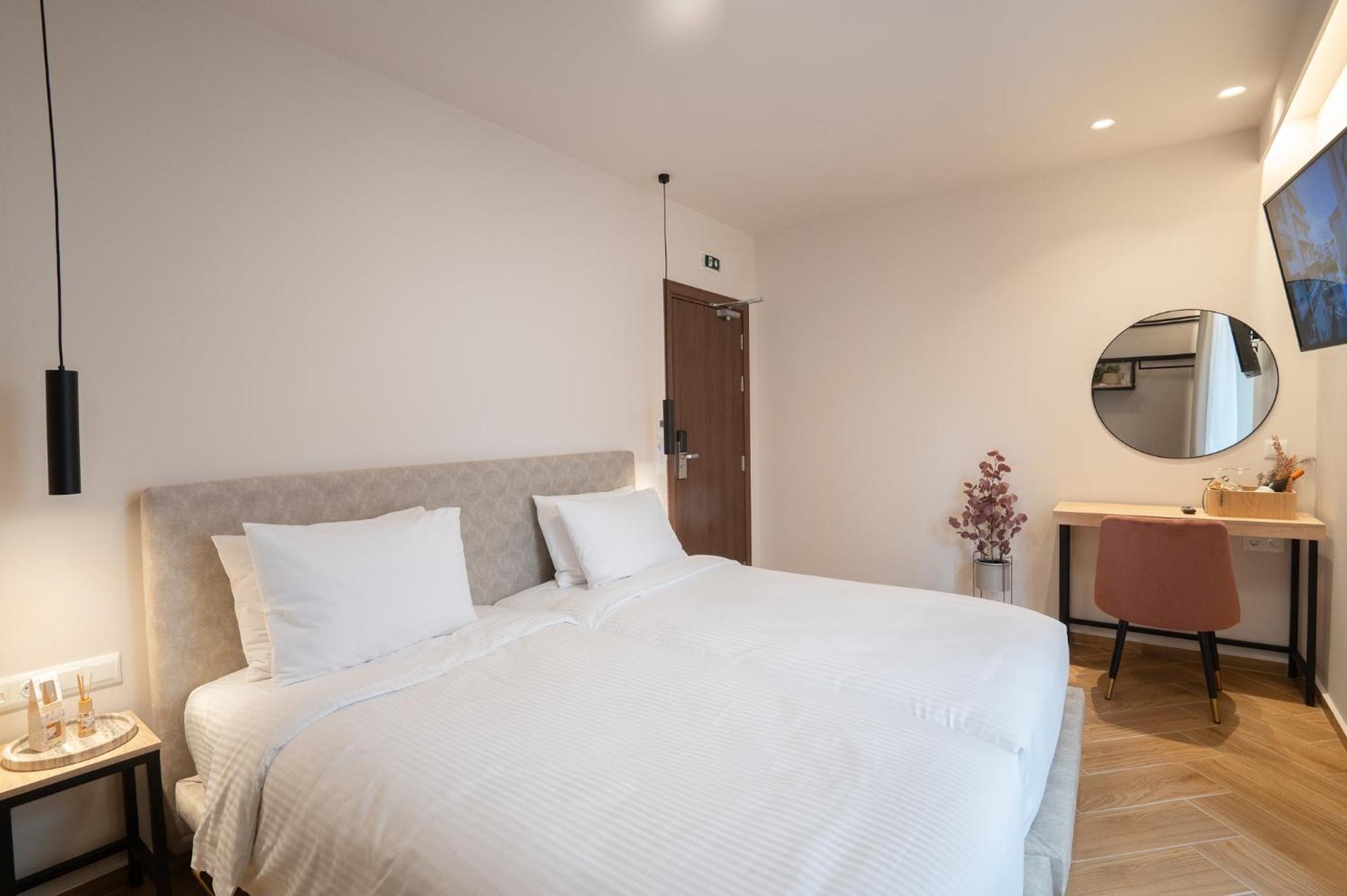 Ira - Ηρα Hotel Каламата Екстер'єр фото